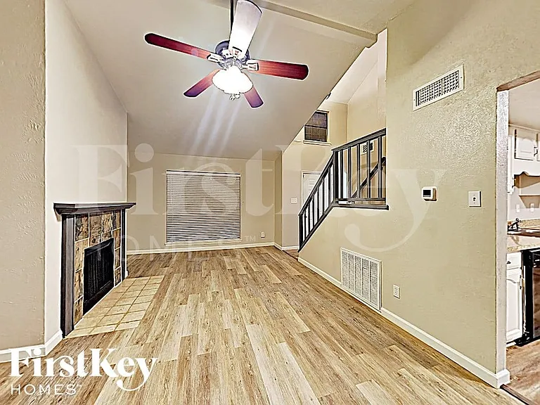 2805 Galemeadow Dr — Photo 2