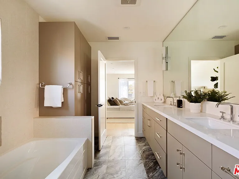 308 S Highland Ave — Photo 37