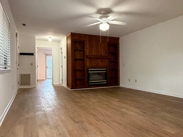366 Summerwalk Cir — Photo 2