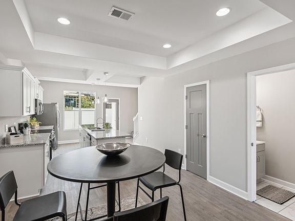 5th image of 213 Carlton Ln