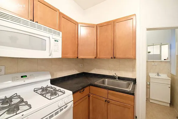 Rented by Sotheby's International Realty | media 14