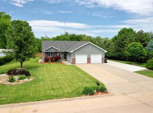 22 Tahoe Dr, Kearney, NE 68847