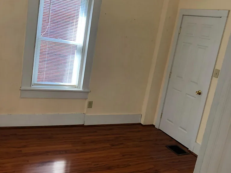 315 Madison Ave — Photo 6