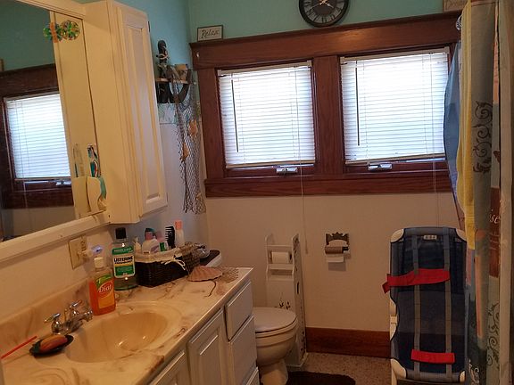 Full bathroom with jetted tub