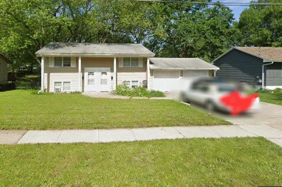 2830 SE 10th St — Photo 3
