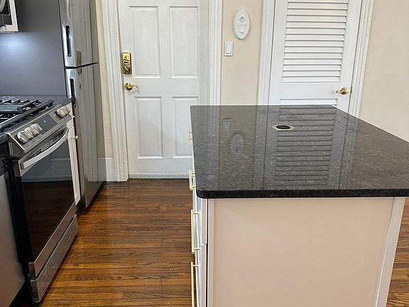 2nd image of 918 N Madison St APT 4