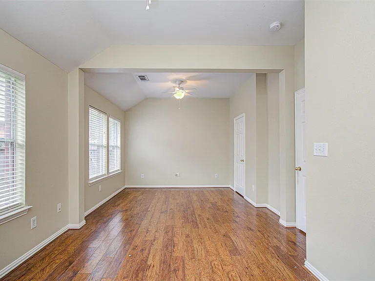 18223 Heathridge Ln — Photo 13