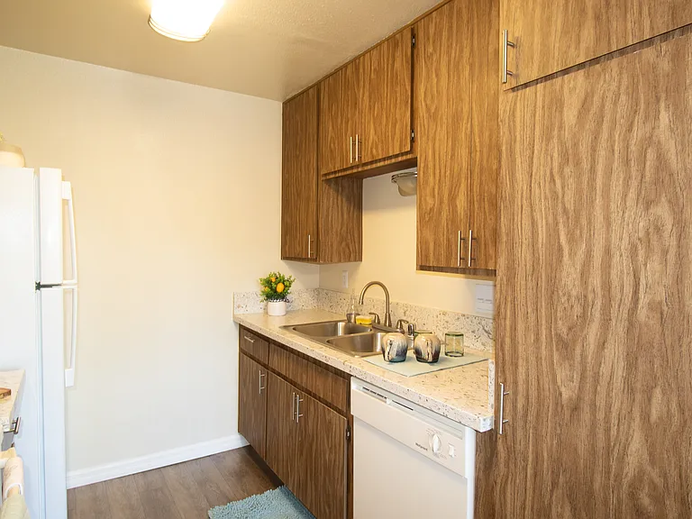 Gold Coast Apartments — Photo 21