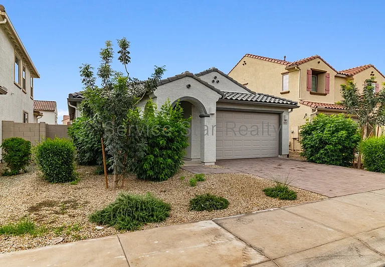 9031 W San Juan Ave — Photo 2