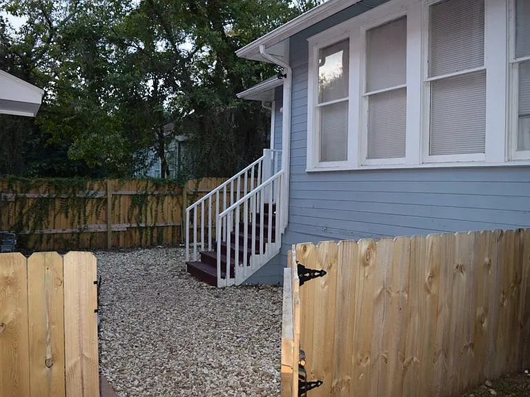 1109 W 22nd St — Photo 21