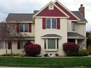 2700 Foxboro Ct, Waukesha, WI 53189