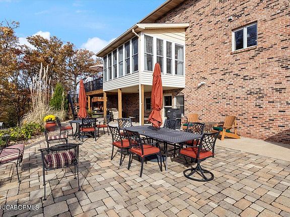 4th image of 2632 Meadowview Dr