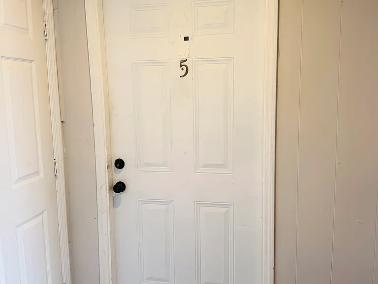 308 E Walnut St #5 — Photo 1