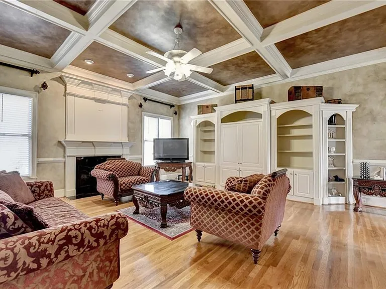 8910 Pinehurst Cv — Photo 20
