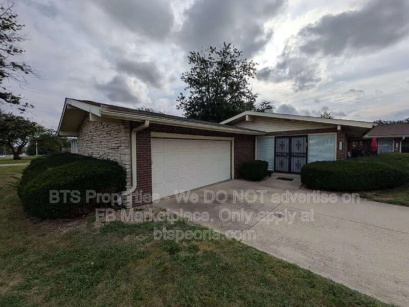 2 bed, 1.5 bath, 1200 sqft, $1,300 — Photo 1