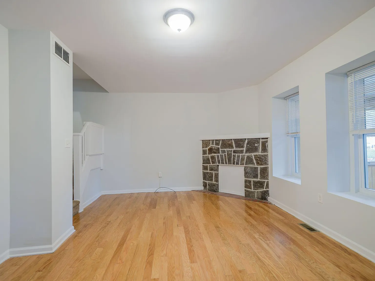 3 bed, 1875 sqft, $2,000 — Photo 3