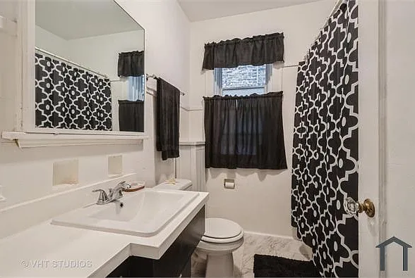 6335 N Claremont Ave — Photo 13