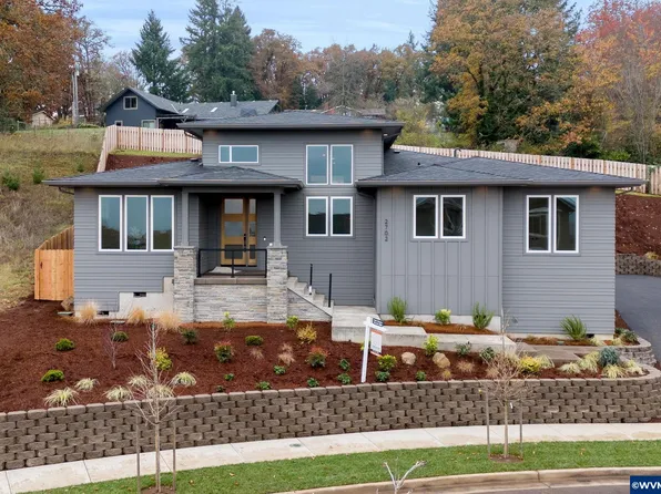 2702 SW Wolverine Dr, Corvallis, OR 97333