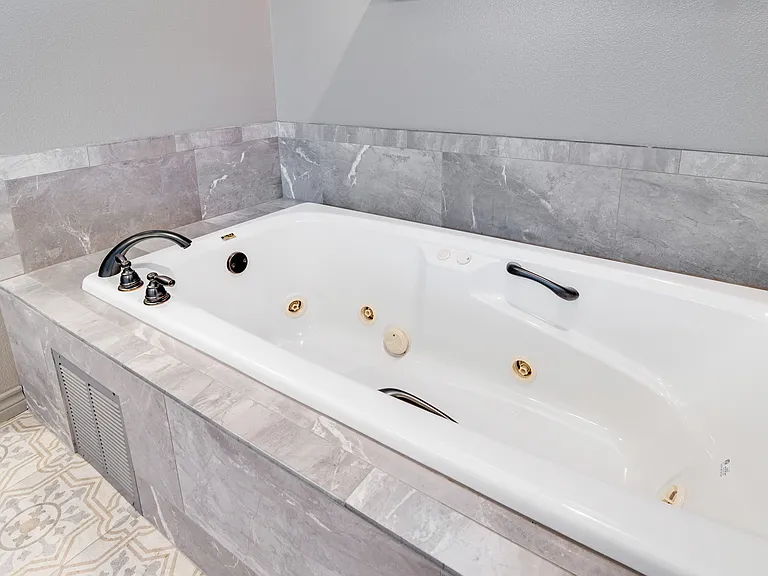 5529 NE Voyage Ave — Photo 29