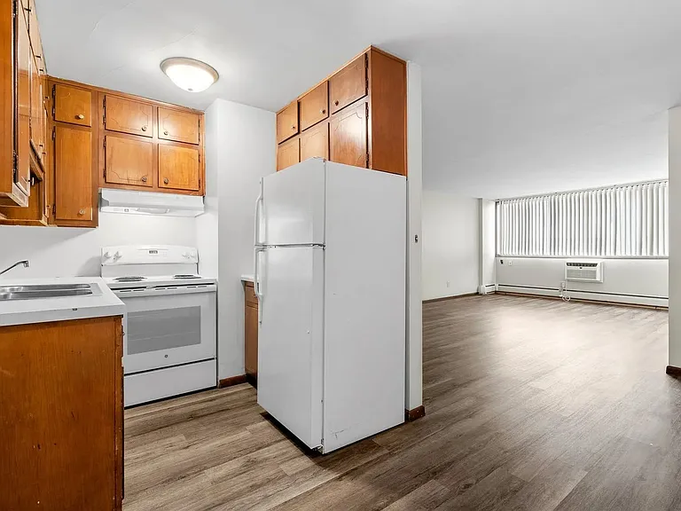 Welcome to Central Lakes of Uptown, where modern living meets comfort. Enjoy spacious interiors with stylish kitchens and abundant natural light. Your ideal home awaitsschedule a tour today and find your perfect space!