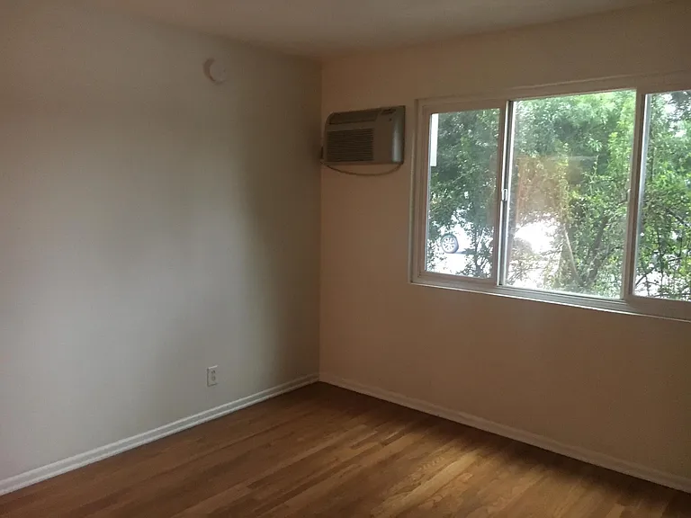 1138 S La Cienega Blvd #1 — Photo 22