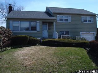 19 Gardenia Ln, Hicksville, NY 11801
