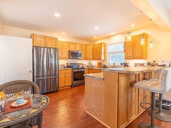 4th image of 81 Floral Street