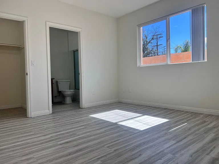 6829 Simpson Ave — Photo 15