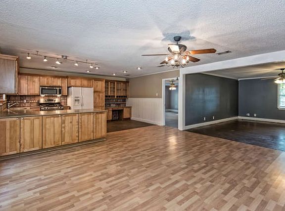 2nd image of 550 Mountain Lake Dr