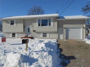 805 8th Ave SW, Independence, IA 50644