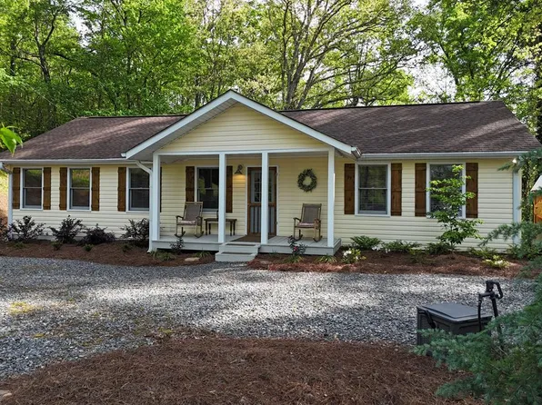 61 Bradley St, Blue Ridge, GA 30513