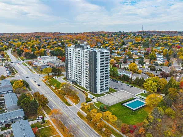 2055 Upper Middle Rd #1005, Burlington, ON L7P 3P4