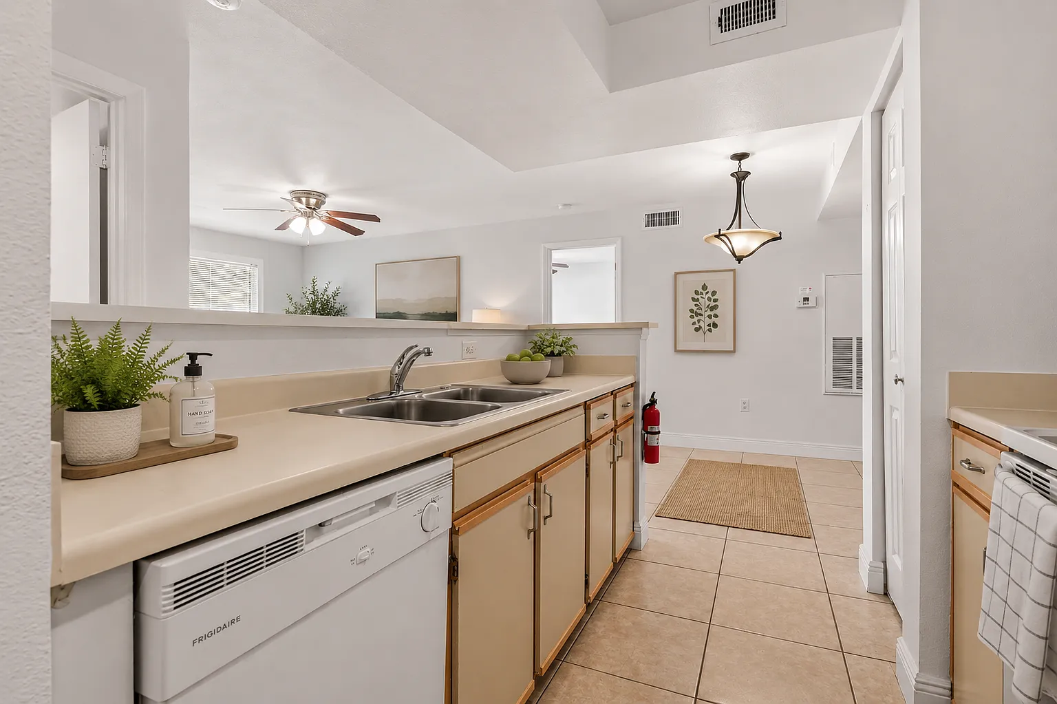 2 bed, 938 sqft, $1,695 — Photo 3