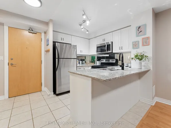 212 Eglinton Ave E #307, Toronto, ON M4P 0A3