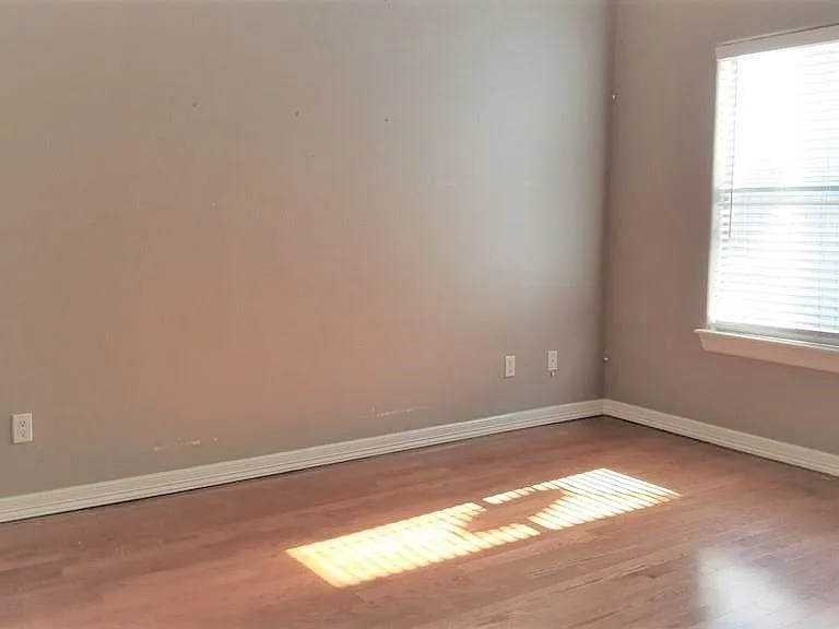 2428 Carianna Ave — Photo 11