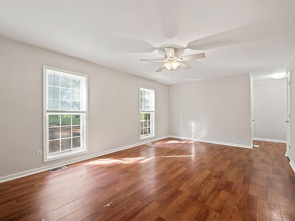 5th image of 400 Laurel Dr