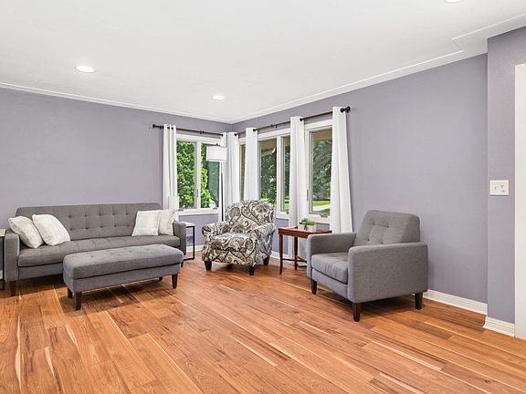 4th image of 4835 Carolyn Ln