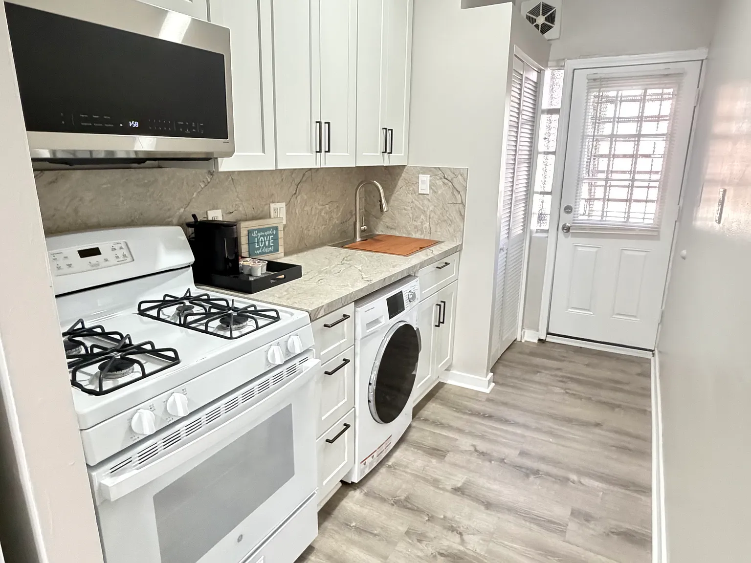 1 bed, 650 sqft, $1,980 — Photo 4
