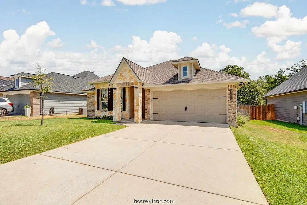 3 bed, 1576 sqft, $2,200 — Photo 3
