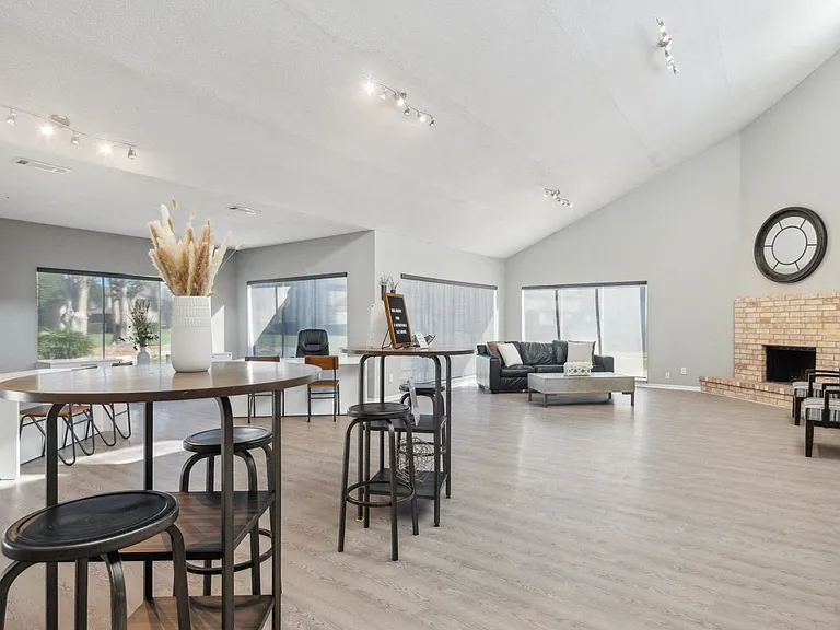 Leasing Center