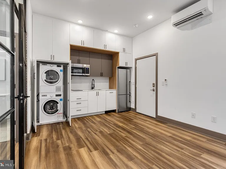 1935 E Hazzard St #304 — Photo 6