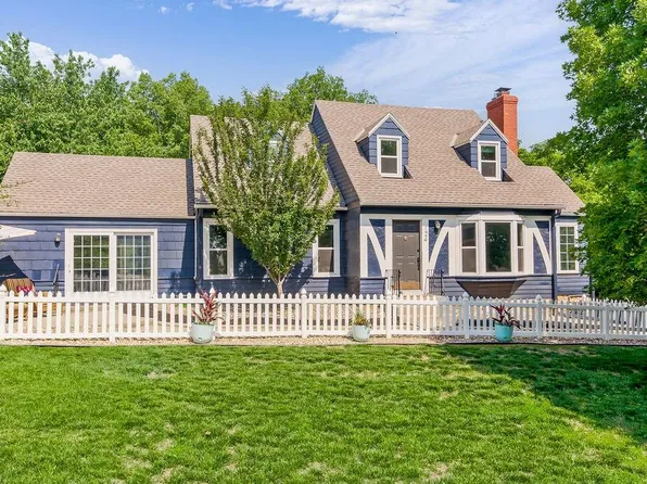 124 Terrace Trl W, Lenexa, KS 66217