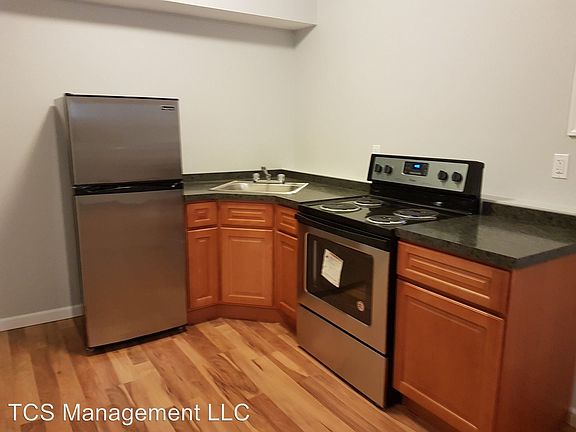 3rd image of 5235 Woodland Ave APT 1F