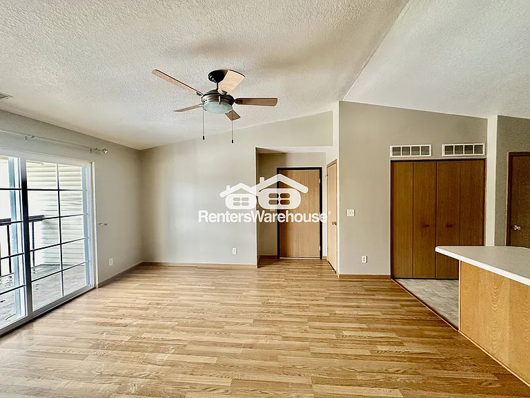 5924 Sutton Pl #10 — Photo 8
