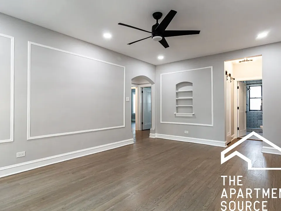 1342 W Carmen Ave