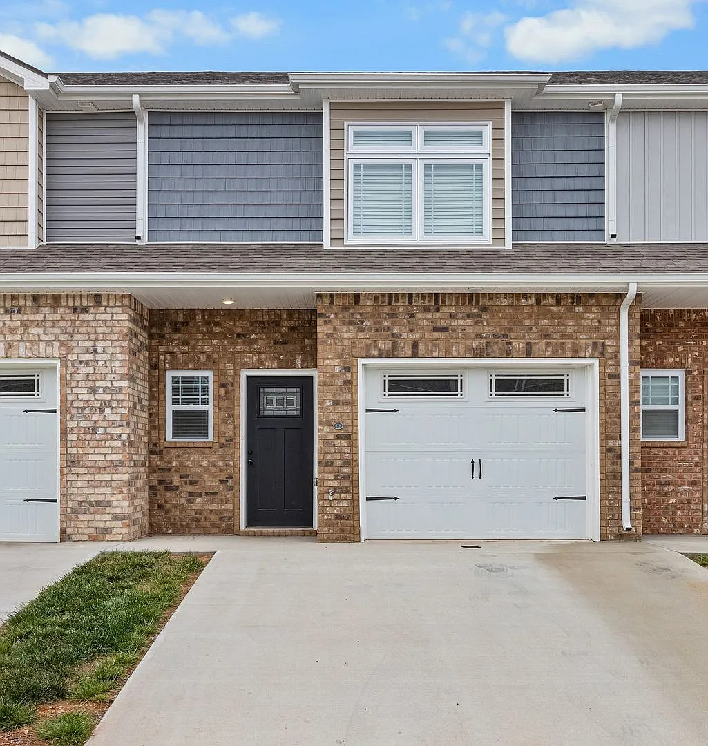 2 Bedroom Condo For Rent With Community Swimming Pool! — Photo 3