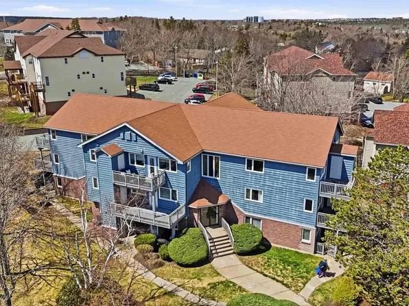 77 Farnham Gate Rd #2, Halifax, NS B3M 4A5