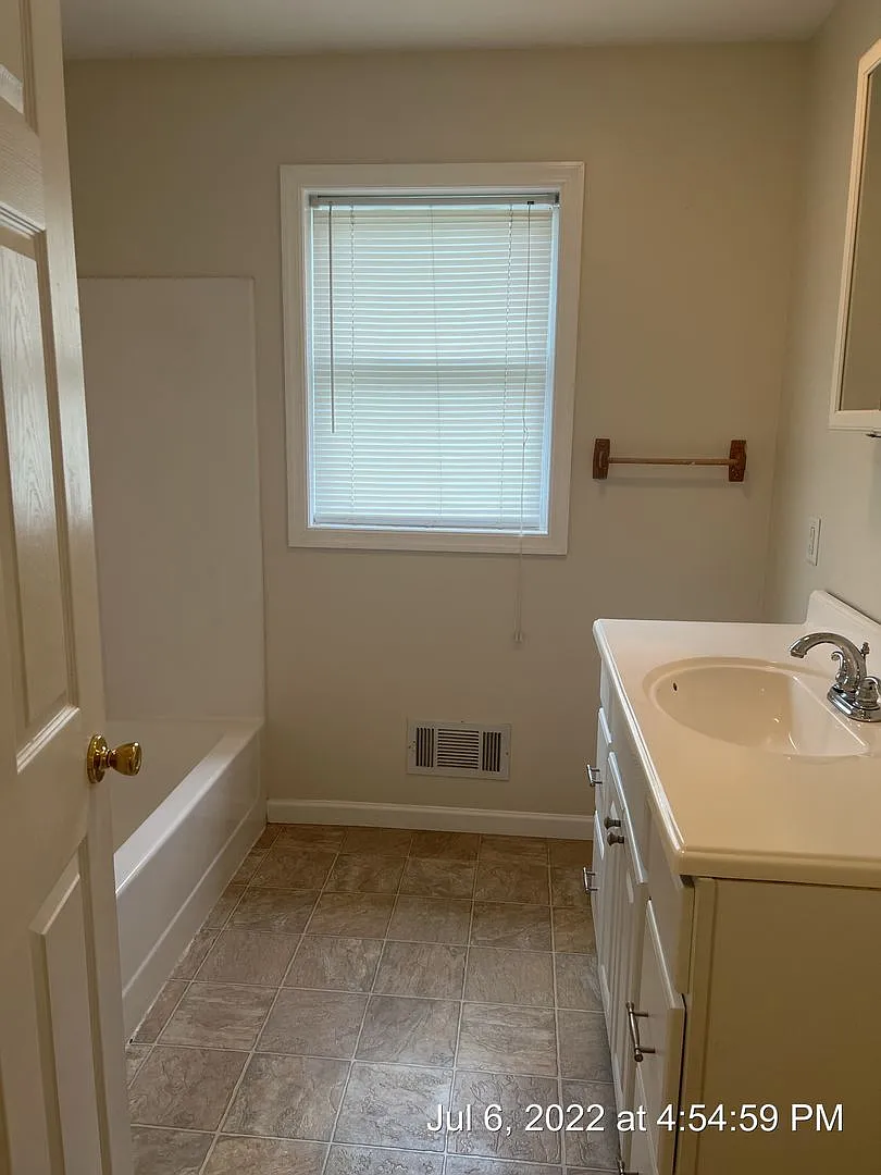 245 Kingwood - Apt. A — Photo 4