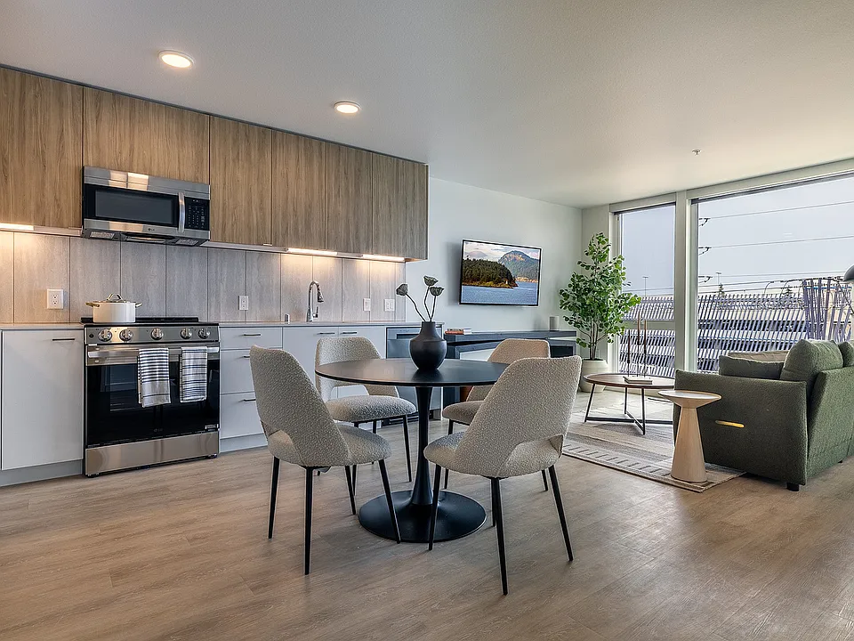 Suite_585_Model-FE2A8596-HDR
