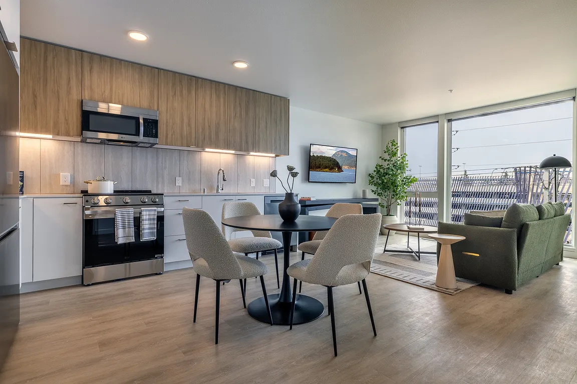 Suite_585_Model-FE2A8596-HDR